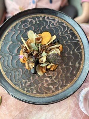 DESERT CIRCLES
A MOSAIC OF MOLE & MUSHROOMS
Moles of hazelnut & koji, macadamia & wattle seed, mole negro, roast mushrooms, five colours of tortilla, crisp potato tostada, golden s at Faro in Berriedale