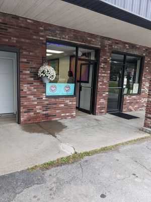 Exterior of bakery at The Donut GroVe in Orono