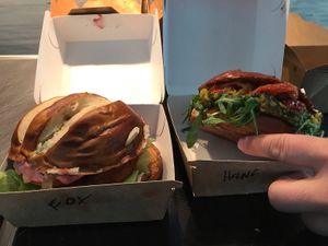 Fox burger (left), Hanf im Glück burger (right) at Burgerheart in Leipzig