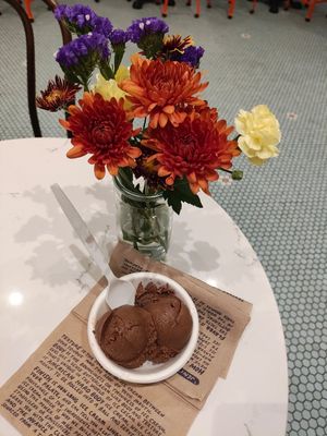 Chocolate vegan #Veganuary at Jeni's Ice Creams in Austin