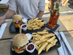 Green Burger mit Steakhouse Pommes  at 1894 Bistro & Bar in Goslar