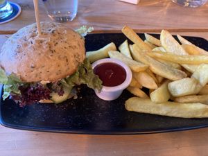 Veganer Burger mit Pommes  at 1894 Bistro & Bar in Goslar
