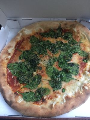 Pizza Popeye Vegan (Mozzarella, spinach, Parmesan) at L'angolino  in Stuttgart
