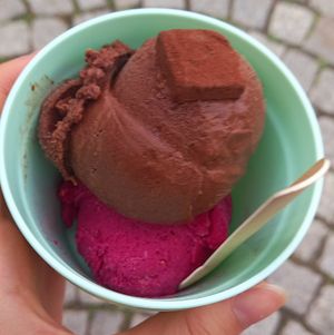 "peru dschungelkakao" (1,90€) and "laubenpieper" (raspberry & red beet 2,30€) in my own cup at Goldhelm in Erfurt