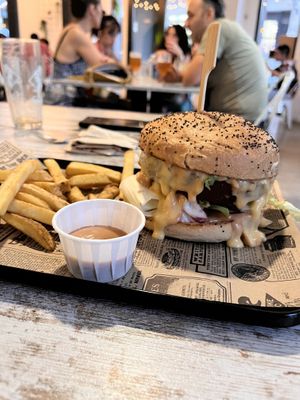 Hamburguesa cheese extreme  at Bioloco in Madrid