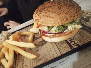 Hamburguesa beyond at Bioloco in Madrid