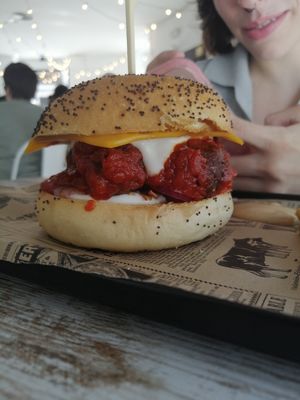 hamburguesa de albóndigas at Bioloco in Madrid