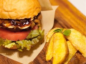 Hamburger at Bar de Junbo in Tokyo