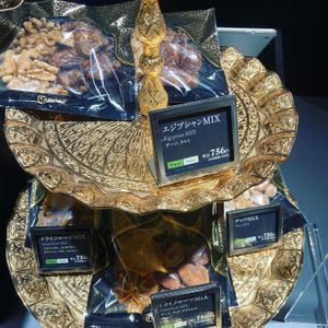 Fruits & nuts at Carvaan Delicatessen in Yokohama