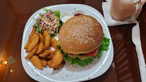Hamburguesa vegana at Evy's World in Monteverde