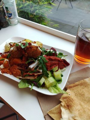 Der neue Gemüseteller at Bäristo Vegan Deli in Kiel