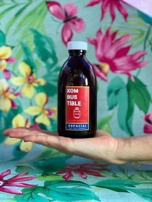 Kombucha
Bebida probiótica hecha a partir del té negro endulzado que es fermentado por levaduras y bacterias fortalece el sistema inmune y mejora la digestión. at Fast and Wise in San Miguel De Allende