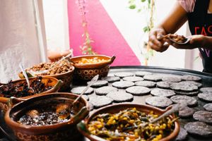 Vegan Tacos
Taco de tortilla de maíz hecha a mano en comal, relleno de guisado de tu elección y acompañado de frijoles, pico de gallo y ensalada de col. at Fast and Wise in San Miguel De Allende