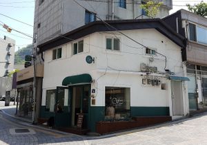 Exterior of location - street view at O.verte Donuts 오베흐트 도넛 in Seoul