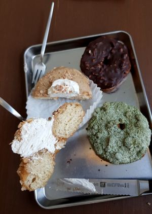 Earl Grey Almond Cream - close-up at O.verte Donuts 오베흐트 도넛 in Seoul