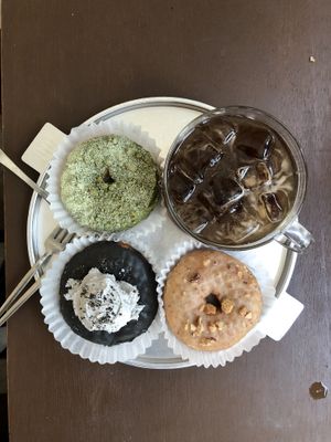 Green tea, black sesame, earl gray doughnut  at O.verte Donuts 오베흐트 도넛 in Seoul