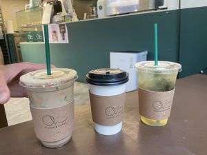 iced vanilla latte, hot cafe latte, orange blue mint tea  at O.verte Donuts 오베흐트 도넛 in Seoul