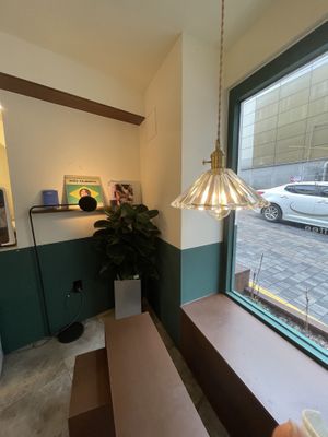 interior   at O.verte Donuts 오베흐트 도넛 in Seoul