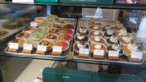 Donuts to choose from at O.verte Donuts 오베흐트 도넛 in Seoul