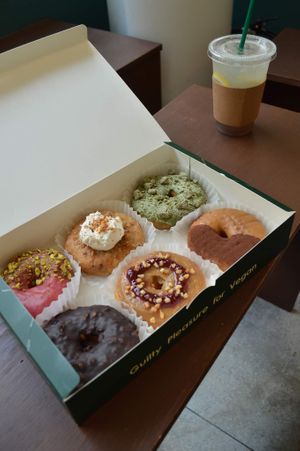 Box of 6 doughnuts (from clockwise) - raspberry pistachio, garlic cream, matcha crumble, tiramisu, peanut butter and jam, and chocolate hazelnut at O.verte Donuts 오베흐트 도넛 in Seoul