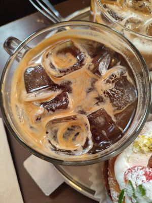 Americano #Veganuary at O.verte Donuts 오베흐트 도넛 in Seoul