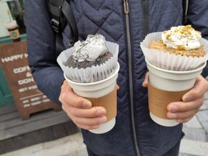 The takeaway cups are perfectly formed for holding the donuts on the lid at O.verte Donuts 오베흐트 도넛 in Seoul