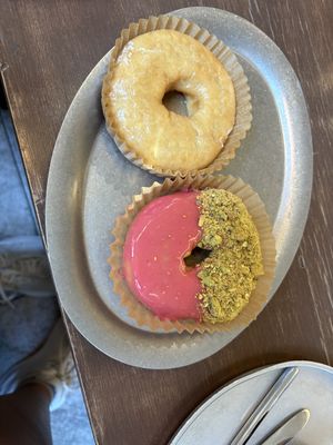 Classico glassato e rasberry and pistachio   at O.verte Donuts 오베흐트 도넛 in Seoul