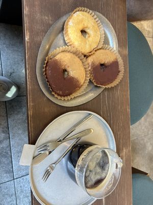 Donut glassato standard e gusto tiramisù   at O.verte Donuts 오베흐트 도넛 in Seoul