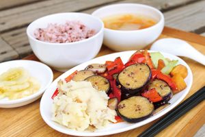 Vegetarian set menu at Manyaocha 慢瑤茶 in Zao