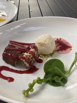 Apple pie at Mother Earth Vegan Restaurant in Tamarindo