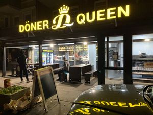 Döner Queen at Night at Dönerqueen in Hamburg