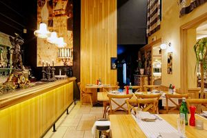 To ALPINO άνοιξε τις πόρτες του το 1973 στην πόλη της Άθηνας και ειδικότερα στην Περιοχή του Παλαίου Φαλή at Alpino in Paleo Faliro