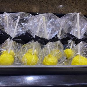 Customizable Cake Pops at No Nut Vegan Sweets in Miami