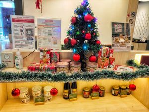 Christmas deco at Greendot 绿一点 - Jurong Point 1 in West Singapore