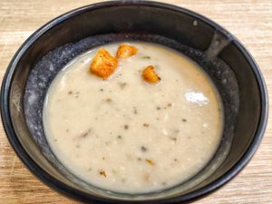 𝙁𝙧𝙚𝙨𝙝 𝙏𝙧𝙞𝙤 𝙈𝙪𝙨𝙝𝙧𝙤𝙤𝙢 𝙎𝙤𝙪𝙥 with 𝙂𝙤𝙡𝙙𝙚𝙣 𝘾𝙧𝙤𝙪𝙩𝙤𝙣𝙨 at Greendot 绿一点 - Jurong Point 1 in West Singapore