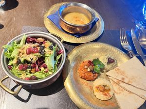 Arabian Dip & Arabian Bread with salad and soup ¥1,540  at Carvaan in Tokyo