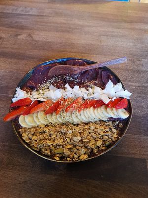 Acai bowl at Kynd in Edinburgh