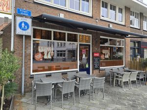 Front and terrace at Snack 77 in Goes