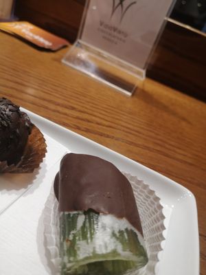 Chocolate covered fruits at Vizio Virtu Cioccolateria in Venice