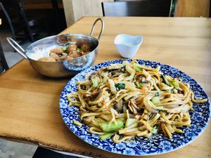 Fried Mushrooms and Vegetable Lo Mein with mushrooms  at Trendy Vegan in Houston