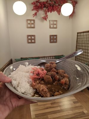 vegan curry with soy cutlet and rice at Okashi Sanda in Madrid