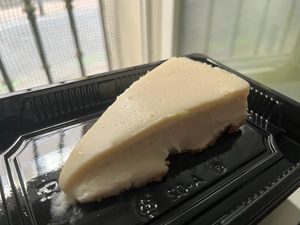 No-Cheese Cheesecake at Okashi Sanda in Madrid