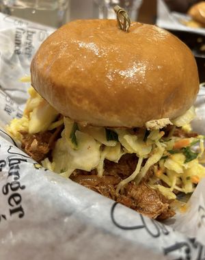 Burger de style porc effiloché   at Burger Fiancé in Montreal