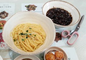 Jjajangmyeon 유니짜장면 at Hwang-Geumlyong 황금룡 in Seoul