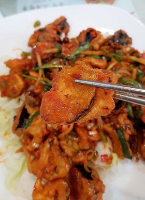 Kkanpungi-style eggplant 깐풍기가지 - close-up at Hwang-Geumlyong 황금룡 in Seoul