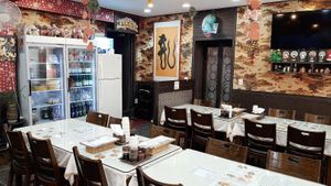Interior of location - seating space at Hwang-Geumlyong 황금룡 in Seoul