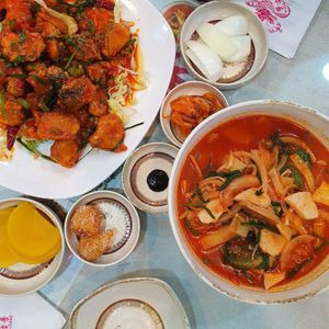 complete meal at Hwang-Geumlyong 황금룡 in Seoul