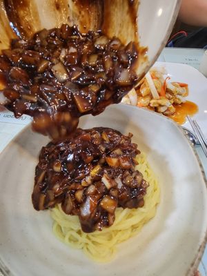 Jajjang Myeon at Hwang-Geumlyong 황금룡 in Seoul