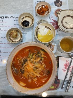 Jjambbong 10/10  at Hwang-Geumlyong 황금룡 in Seoul