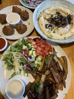 Felafel, hummus with mushrooms and eggplant shawarma with salat! at Hummus and Company in Barcelona